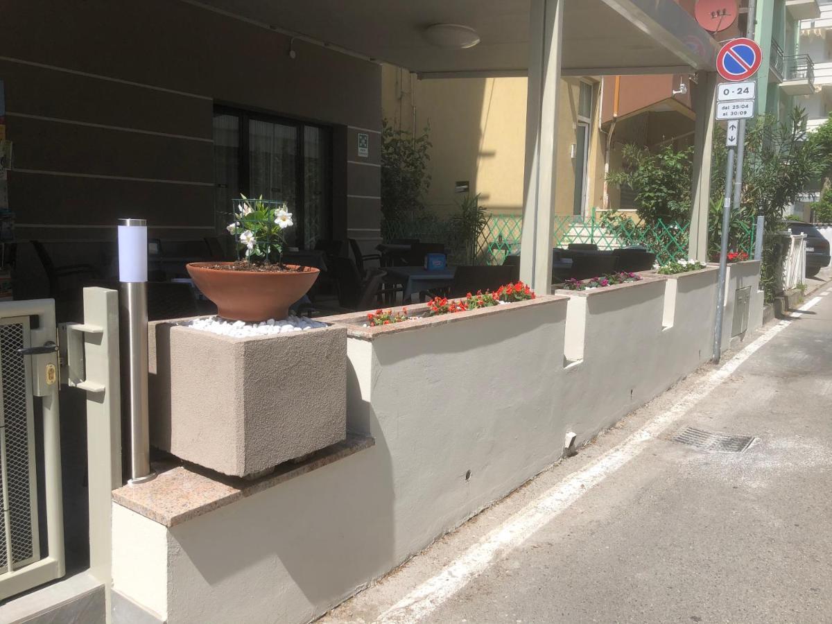 Hotel Laura Rimini Exterior photo