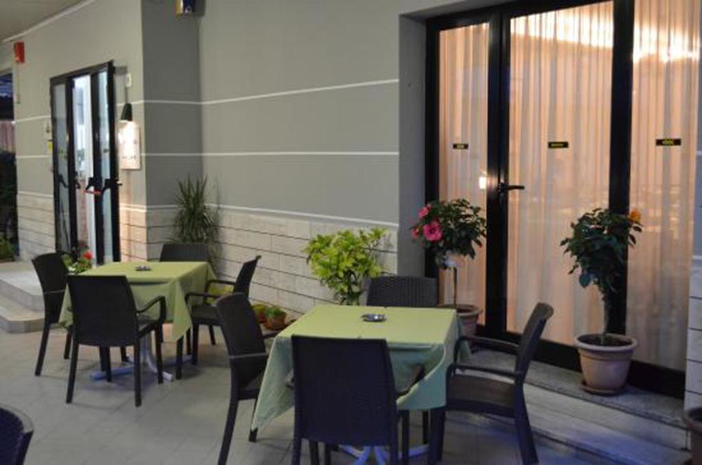 Hotel Laura Rimini Exterior photo